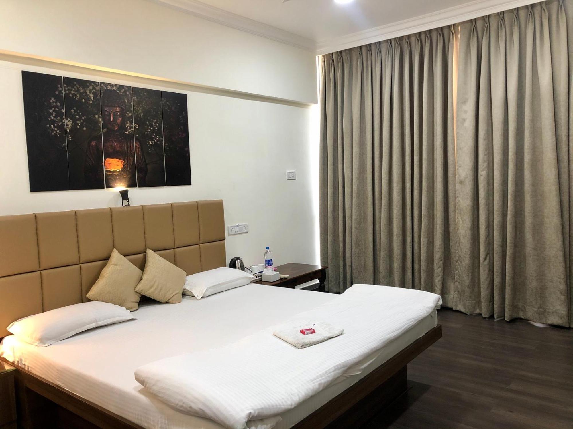 Apple Tree Apartments Koregaon Park Pune Ngoại thất bức ảnh